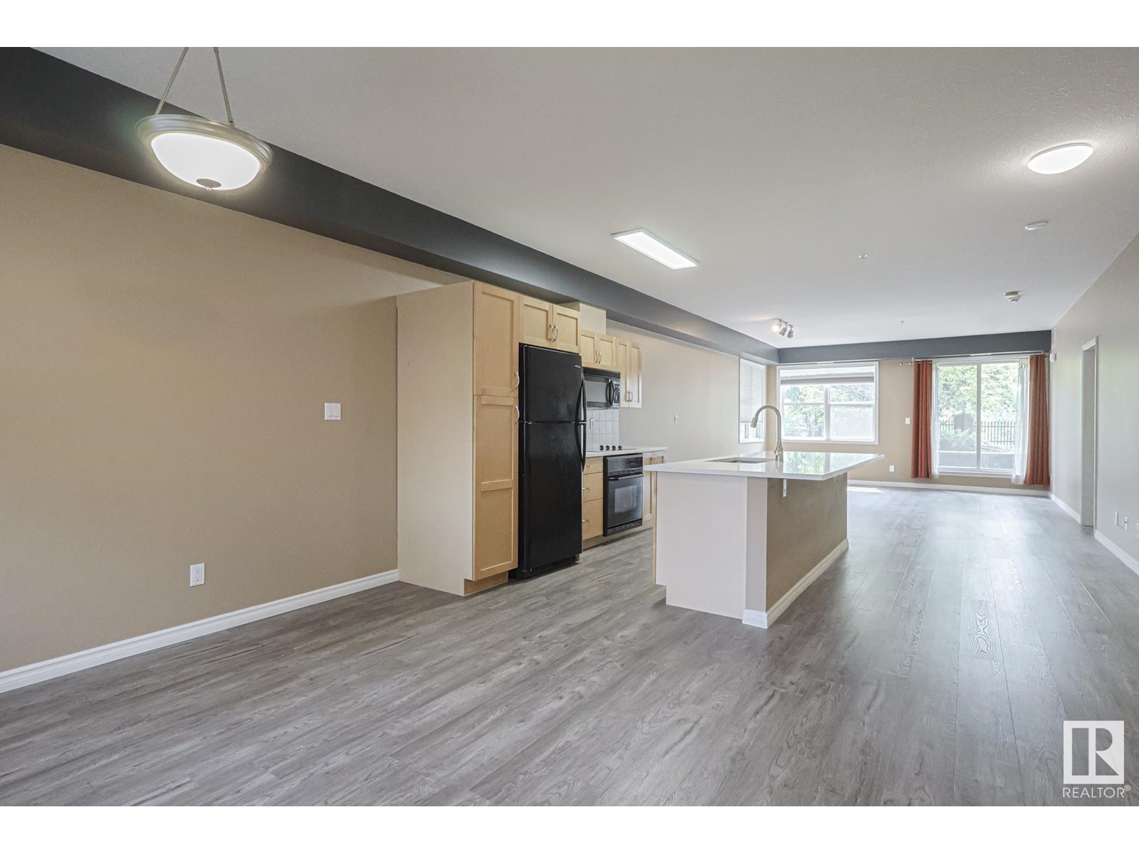 #113 9507 101 AV NW