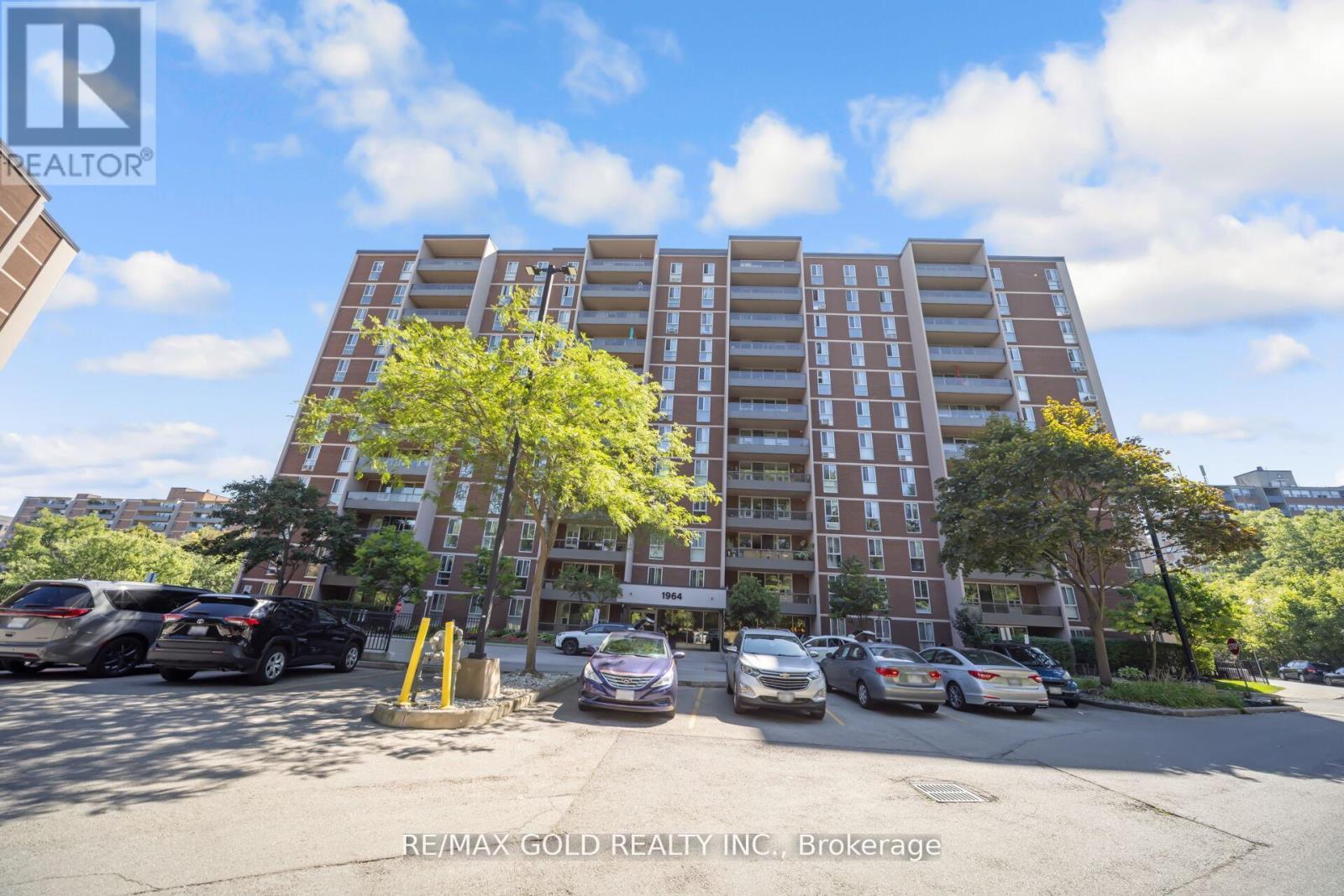 404 - 1964 MAIN STREET W