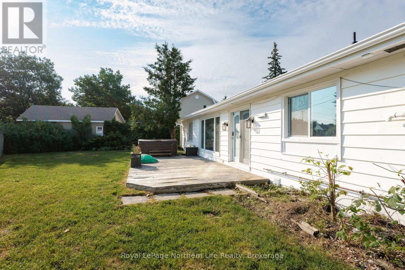 840 MCLAREN STREET