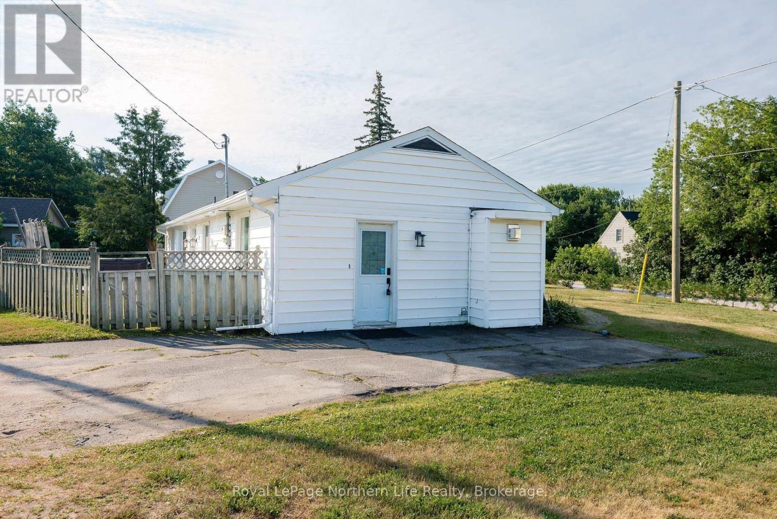 840 MCLAREN STREET