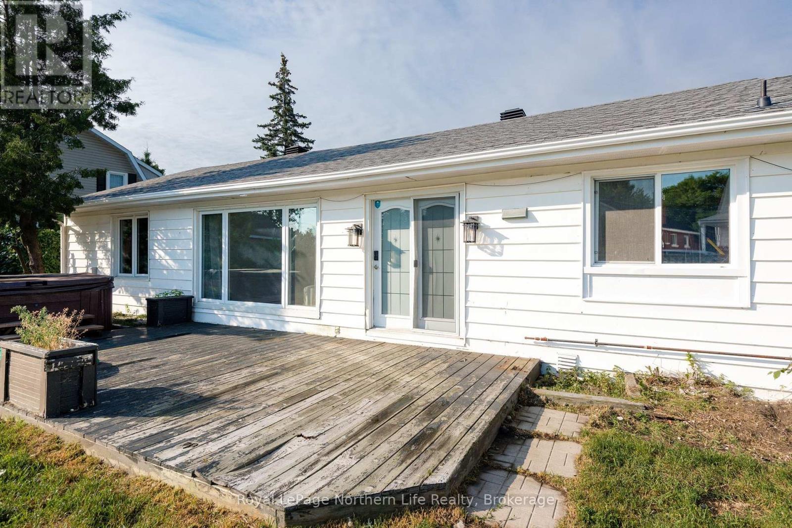 840 MCLAREN STREET