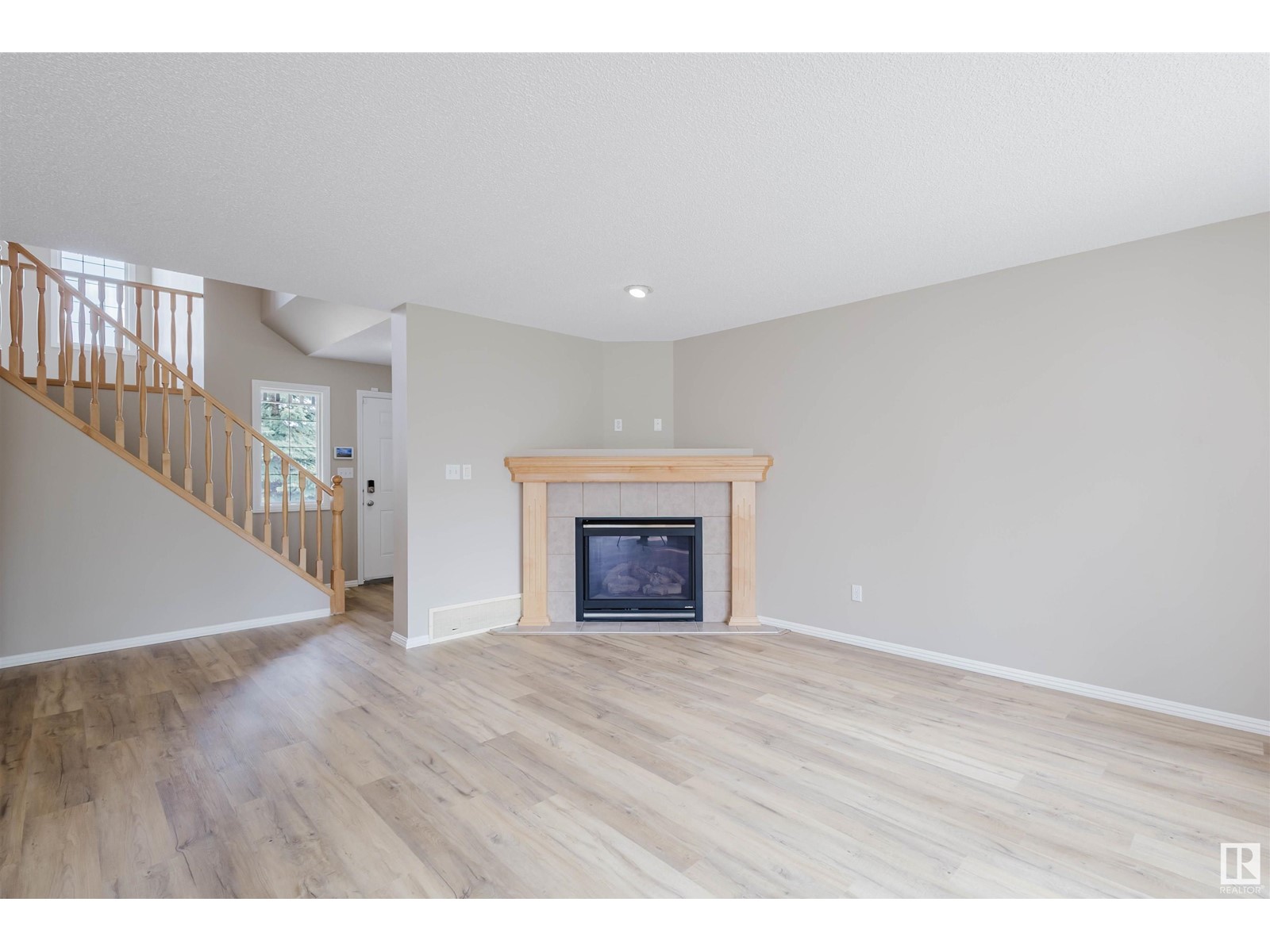 2611 HANNA CR NW