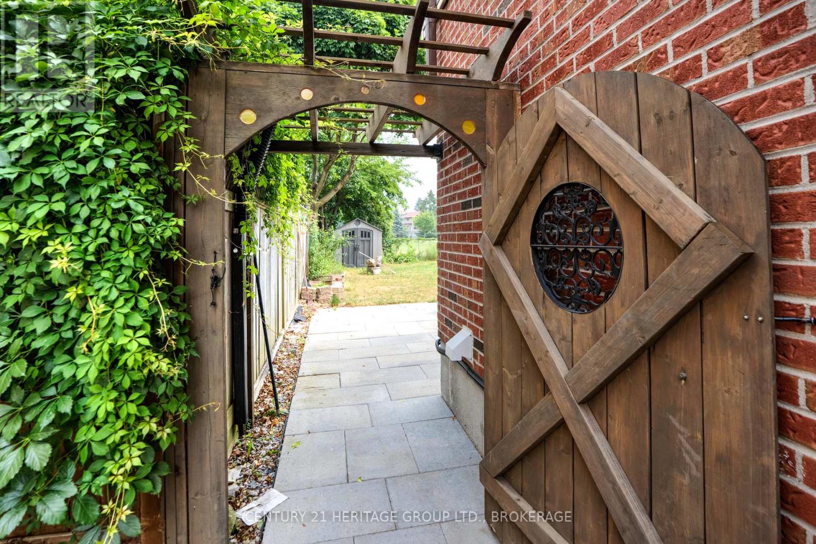 836 MILFORD DRIVE