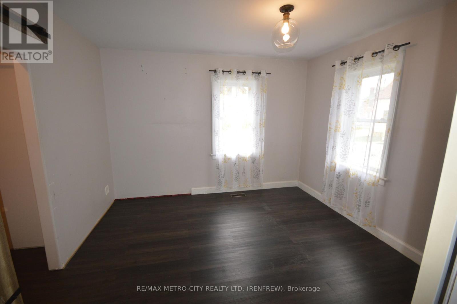 143 MUNROE AVENUE W