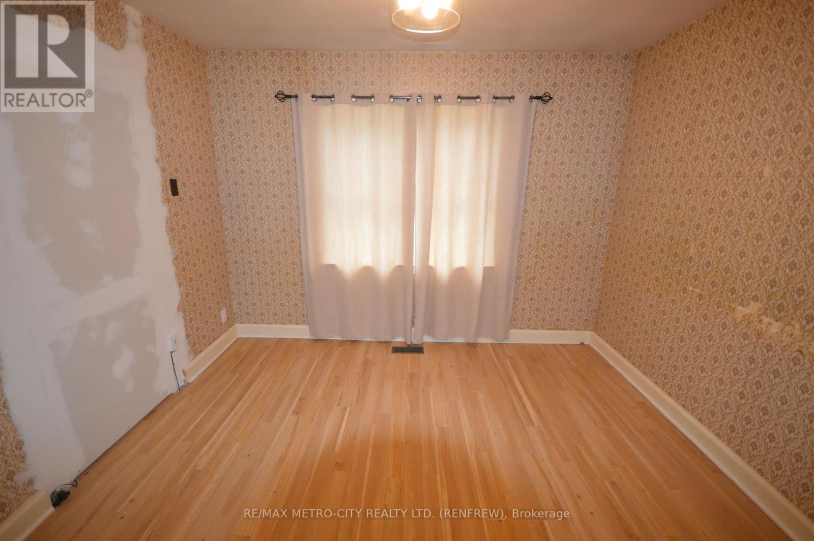 143 MUNROE AVENUE W