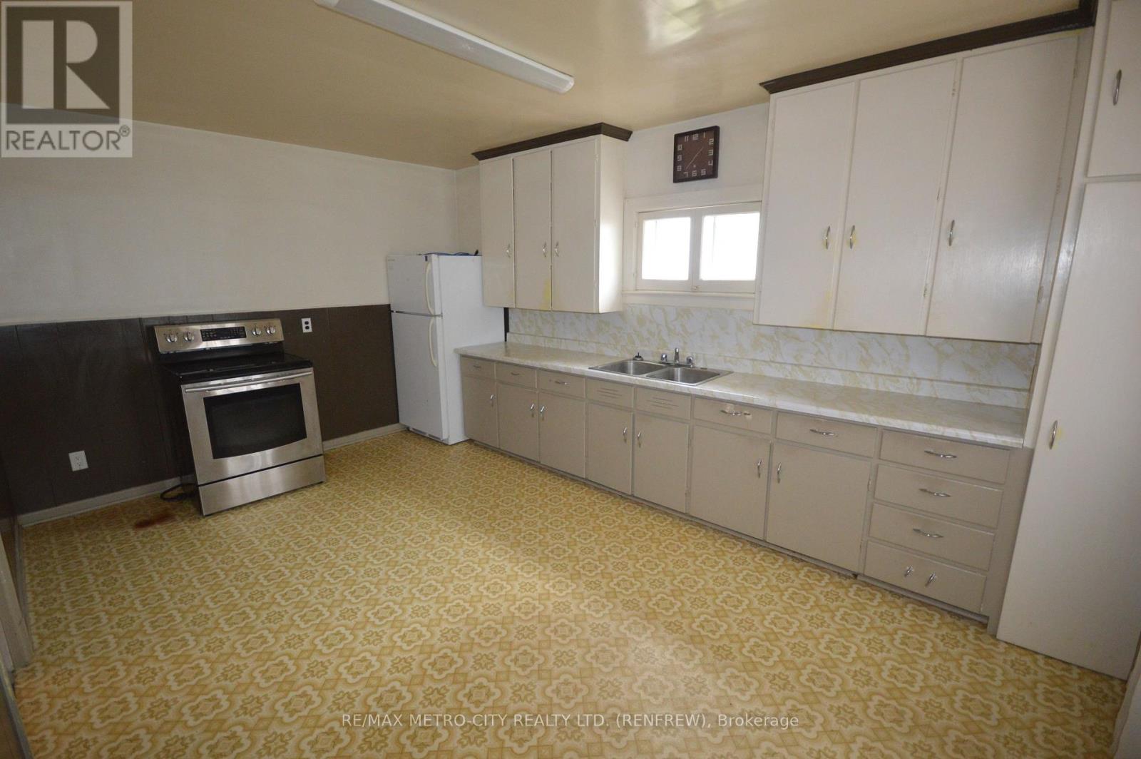 143 MUNROE AVENUE W