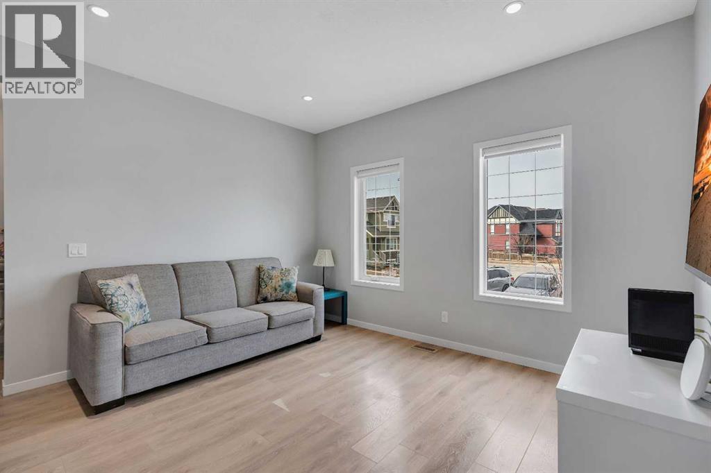 323 Marquis Court SE