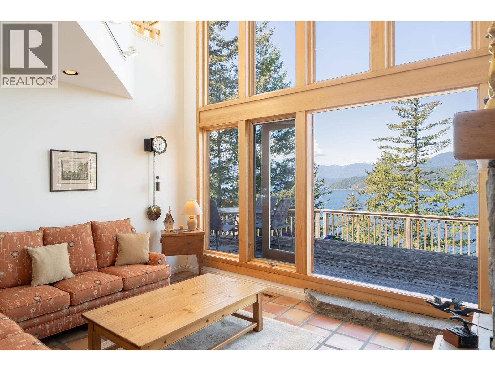 Photo 1 of 40 — 520 SMUGGLERS COVE ROAD, Bowen Island, BC V0N1G1