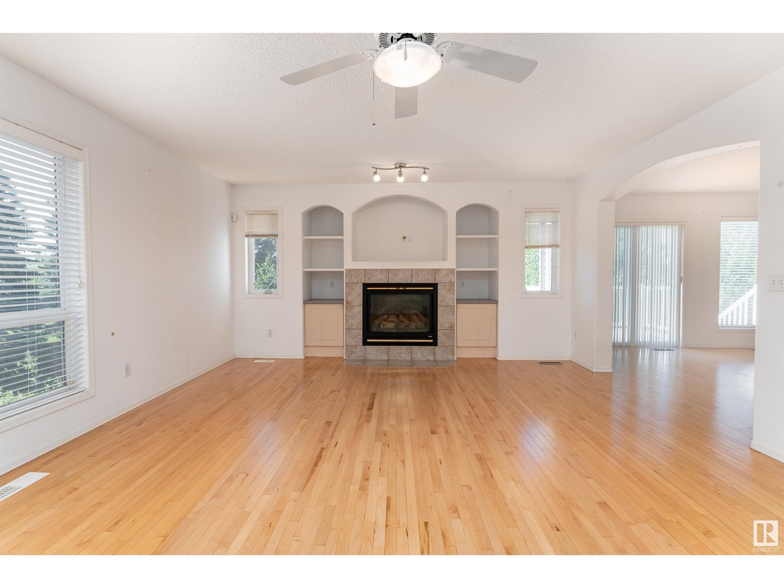 1027 GRAHAM CO NW