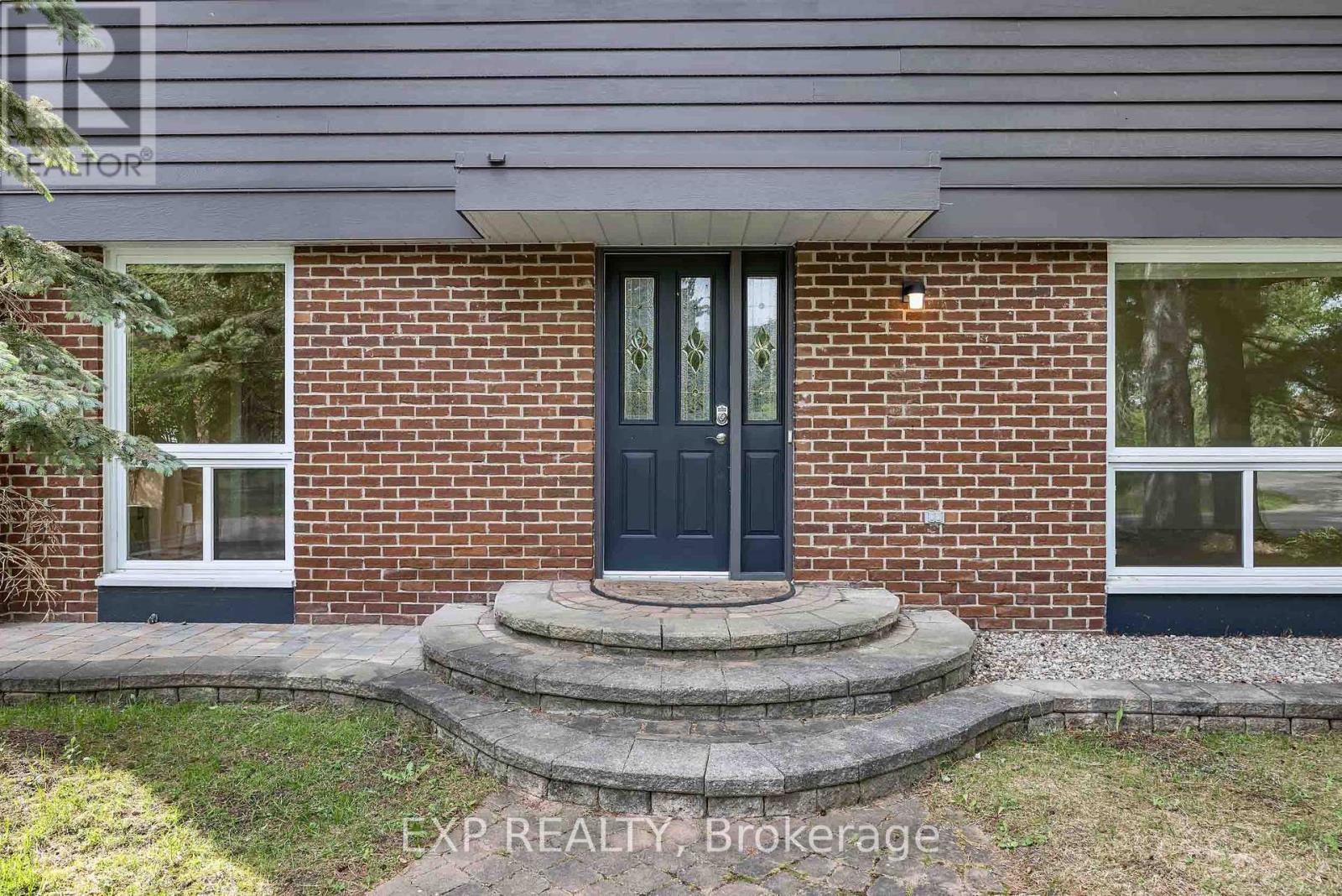 14 CARR CRESCENT