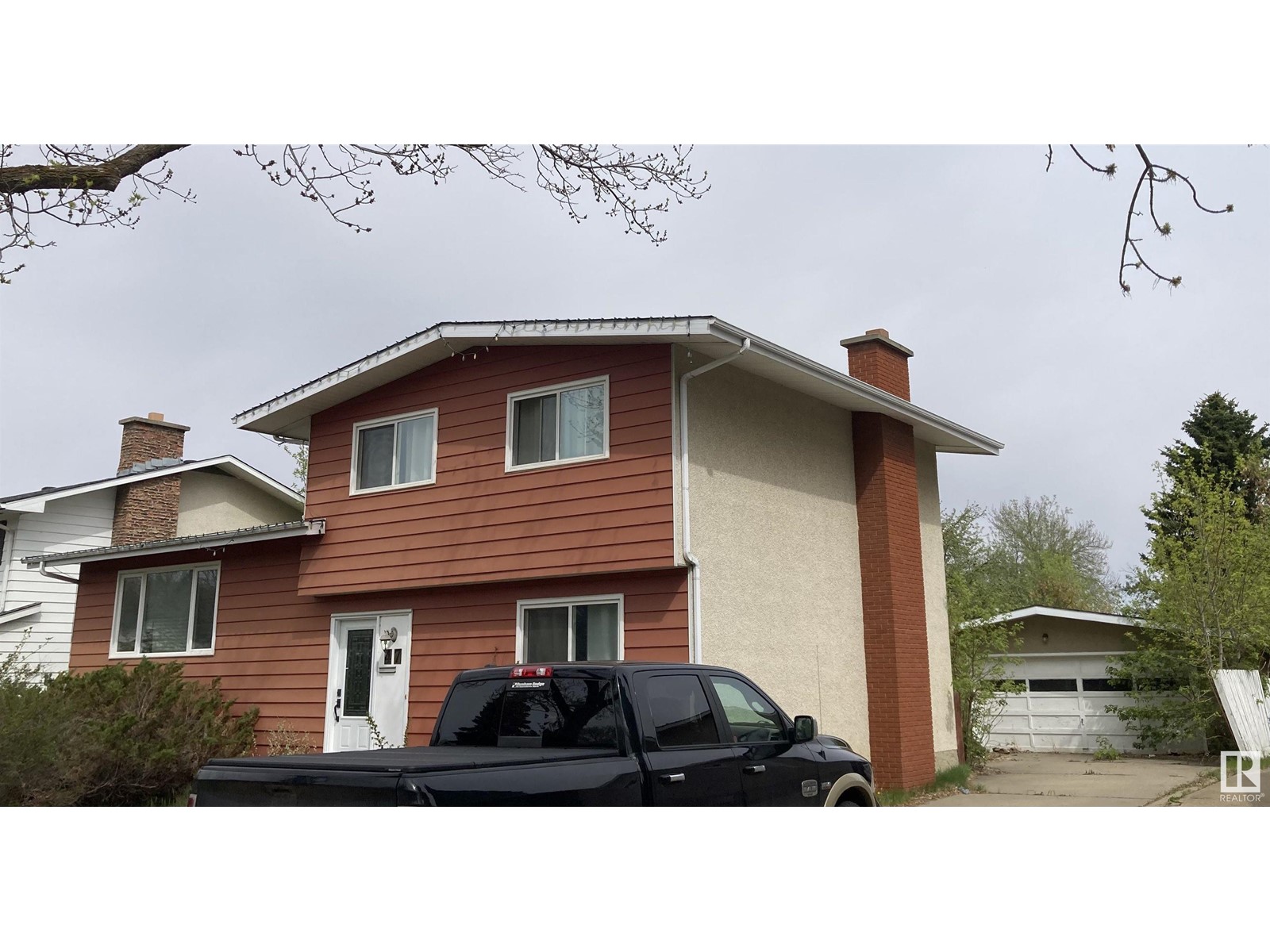 47 MANOR DR