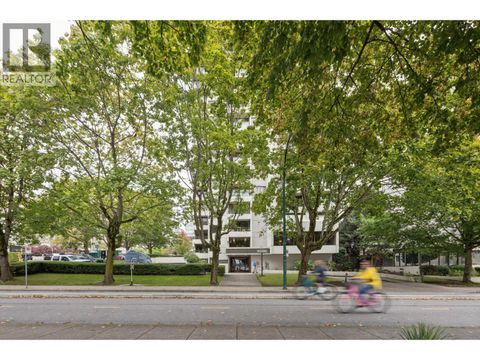 301 1995 BEACH AVENUE Vancouver BC V6G2Y3