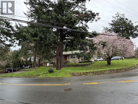 2684 Sea View Rd Saanich BC V8N1K6