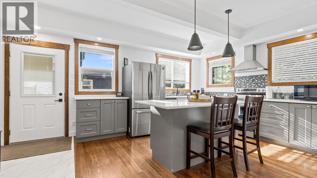 98 2nd Avenue NW