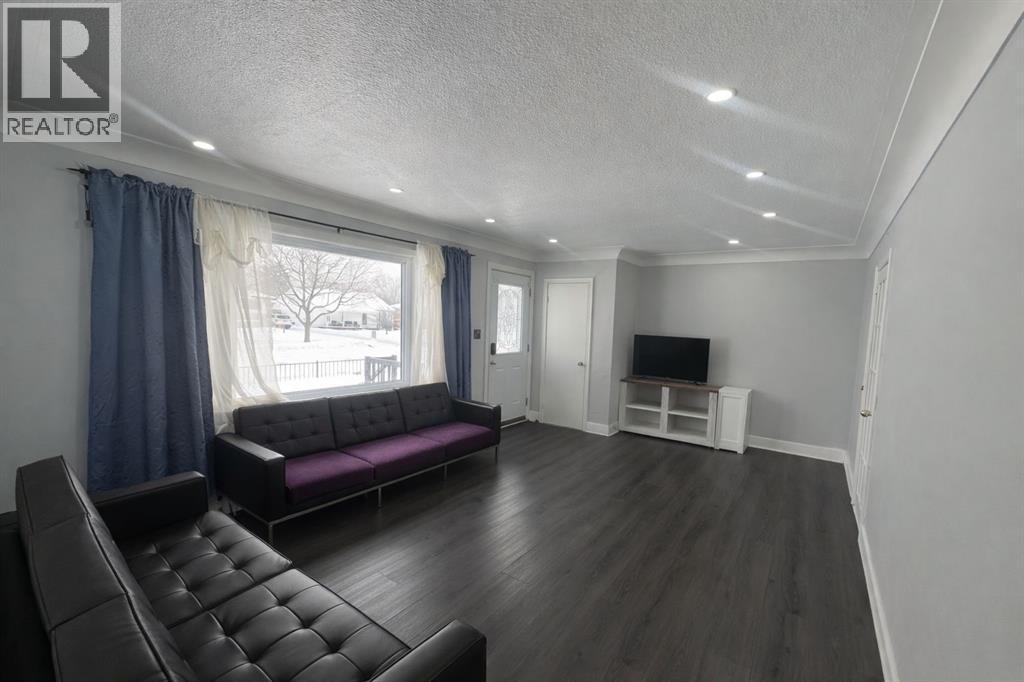 66 TWEEDSMUIR AVENUE