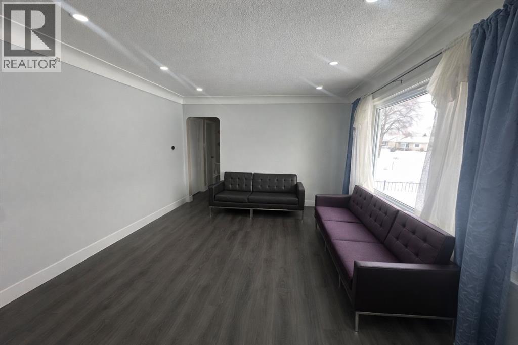 66 TWEEDSMUIR AVENUE