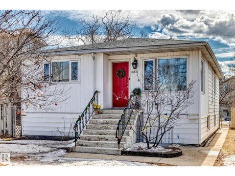10837 65 AV NW Edmonton AB T6H1V8