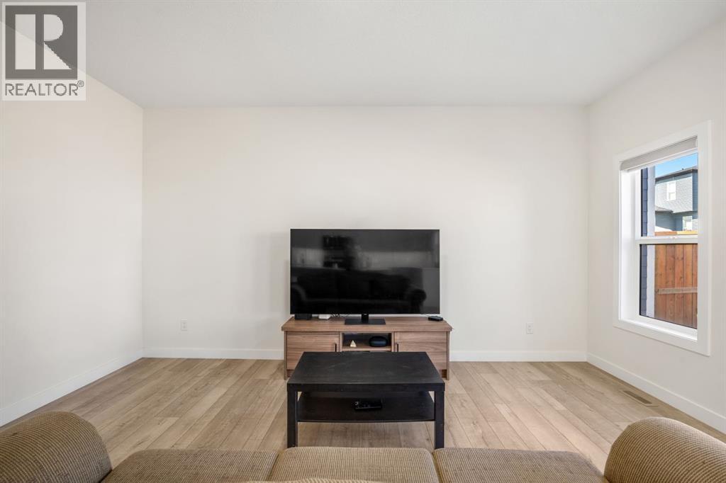 108 Carringsby Manor NW