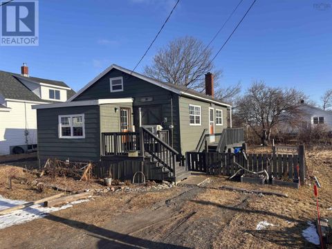 16 Queen Street Scotchtown NS B1H1E8