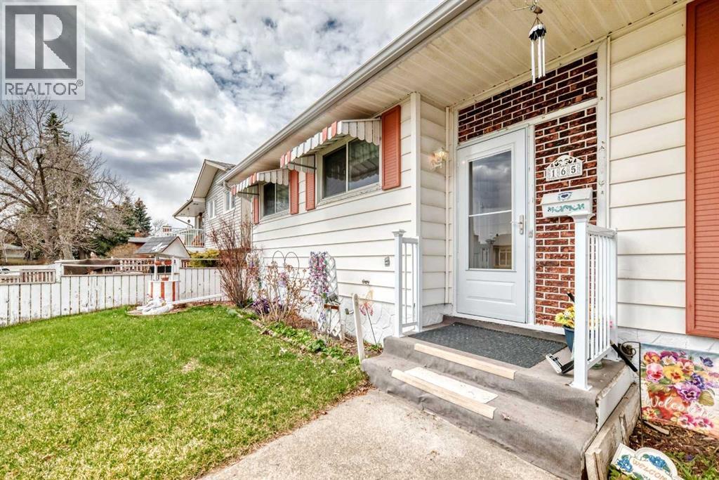 165 Marbrooke Circle NE