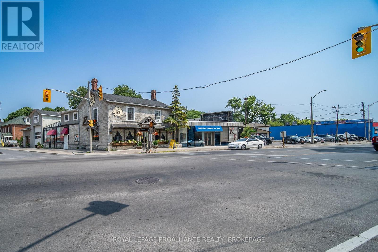 UNIT:PRINCESS ST ENTRANCE - 647 PRINCESS STREET