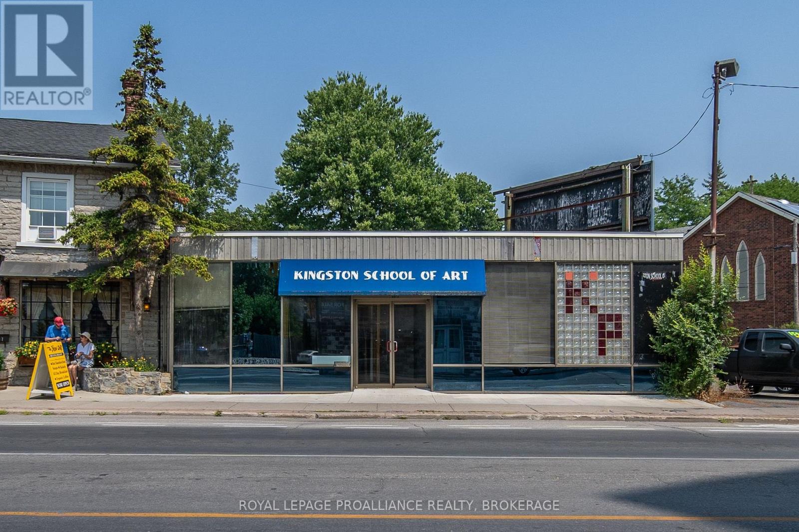 UNIT:PRINCESS ST ENTRANCE - 647 PRINCESS STREET