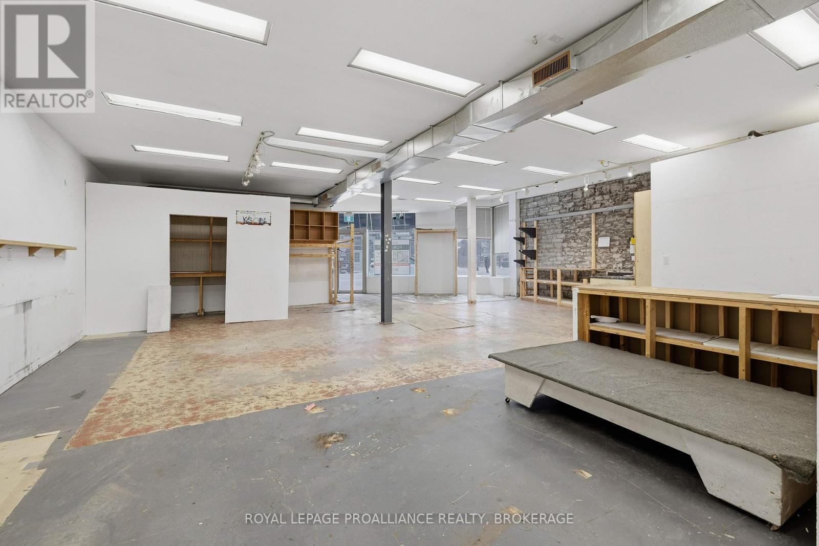 UNIT:PRINCESS ST ENTRANCE - 647 PRINCESS STREET