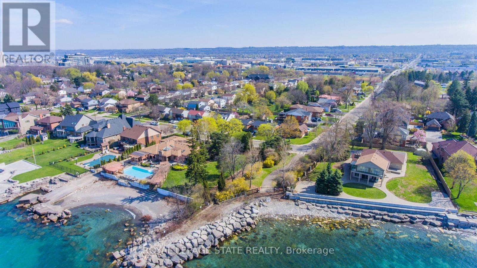 7 LAKEGATE DRIVE