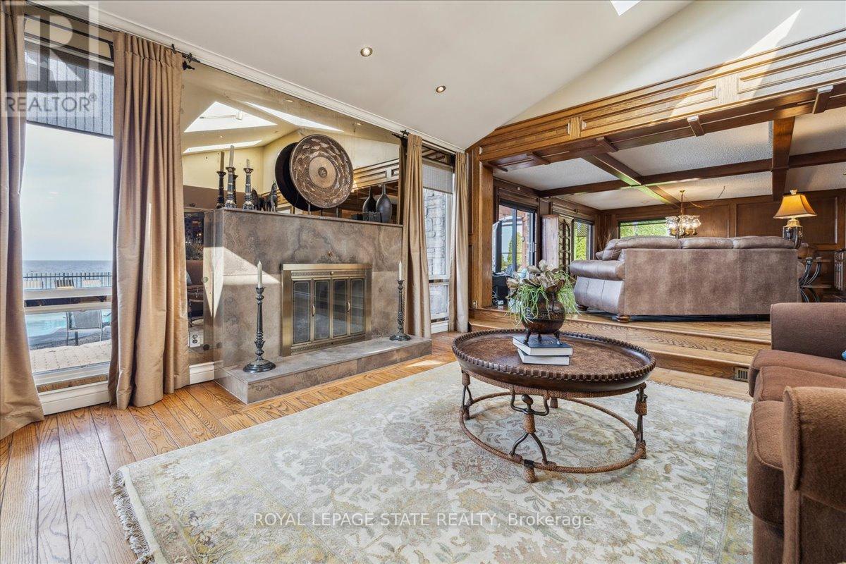 7 LAKEGATE DRIVE