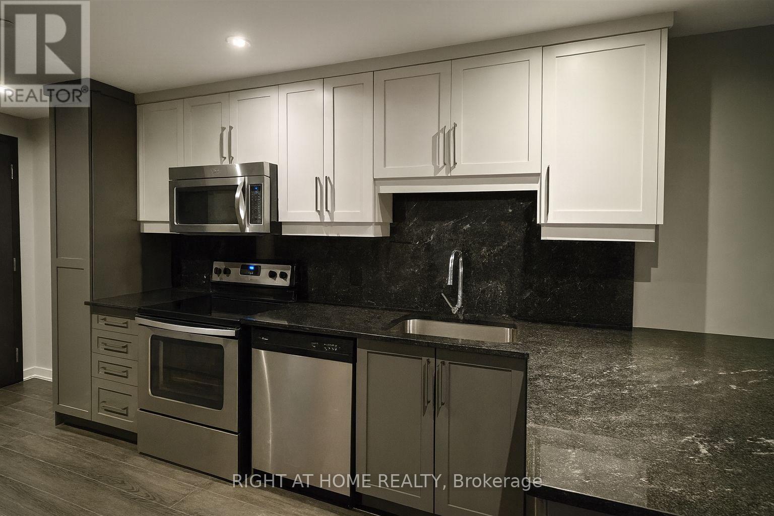 N1803 - 330 PHILLIP STREET