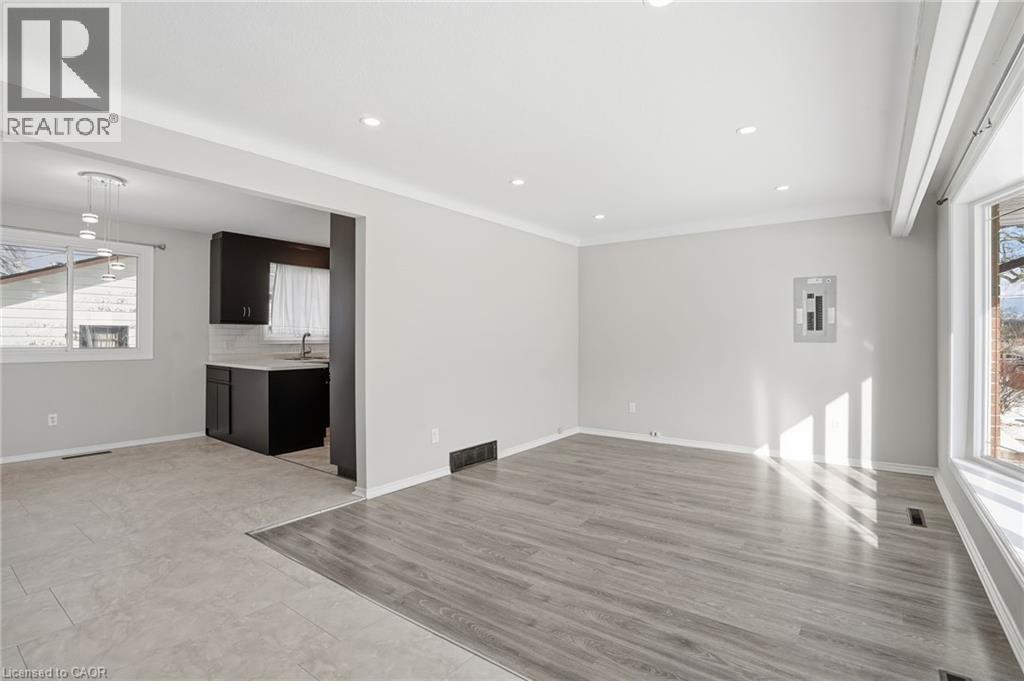 93 WELLINGTON Street