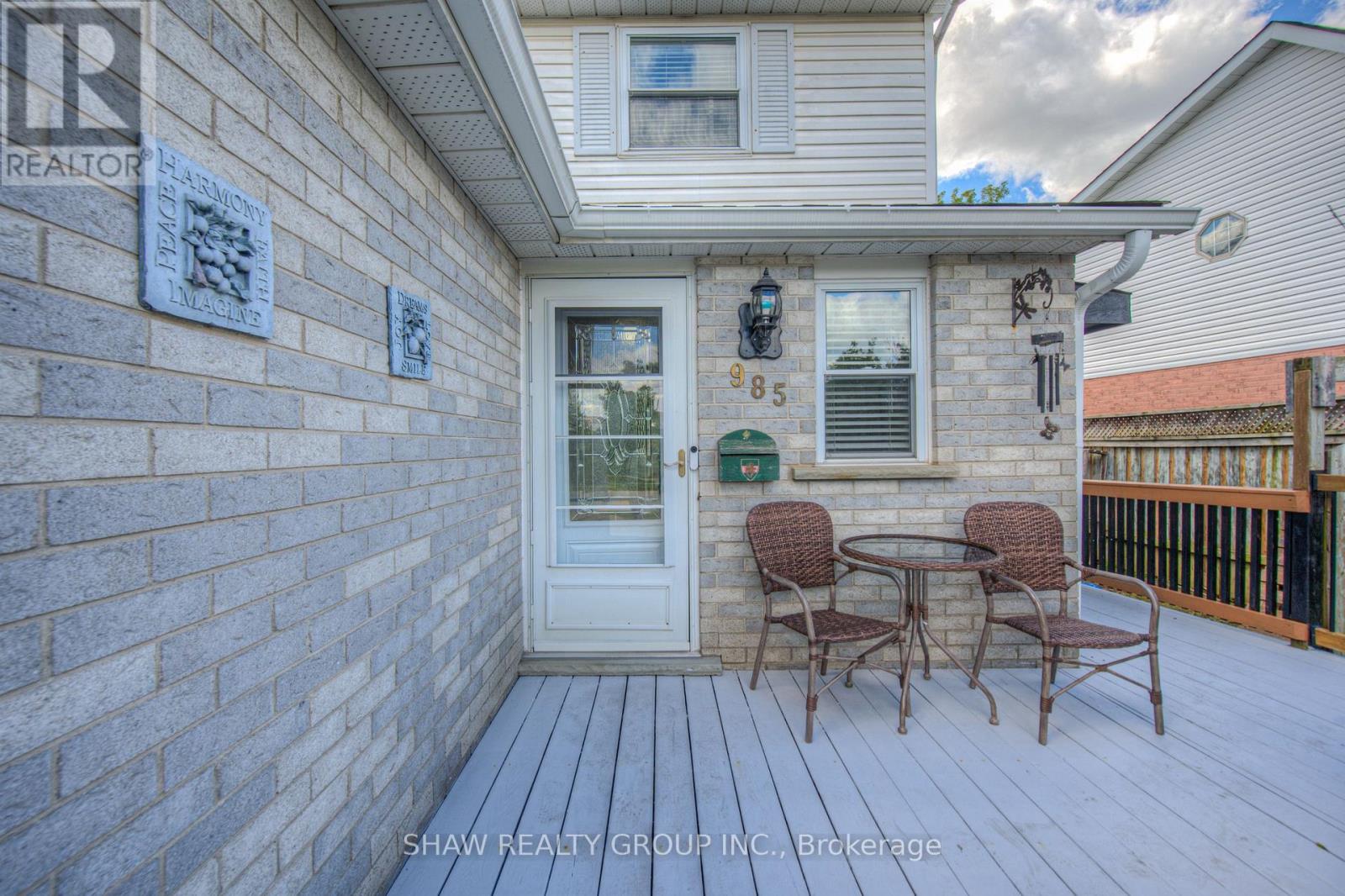 985 ELGIN STREET N