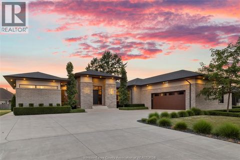 11 DESTINY DRIVE Leamington ON N8H0E1