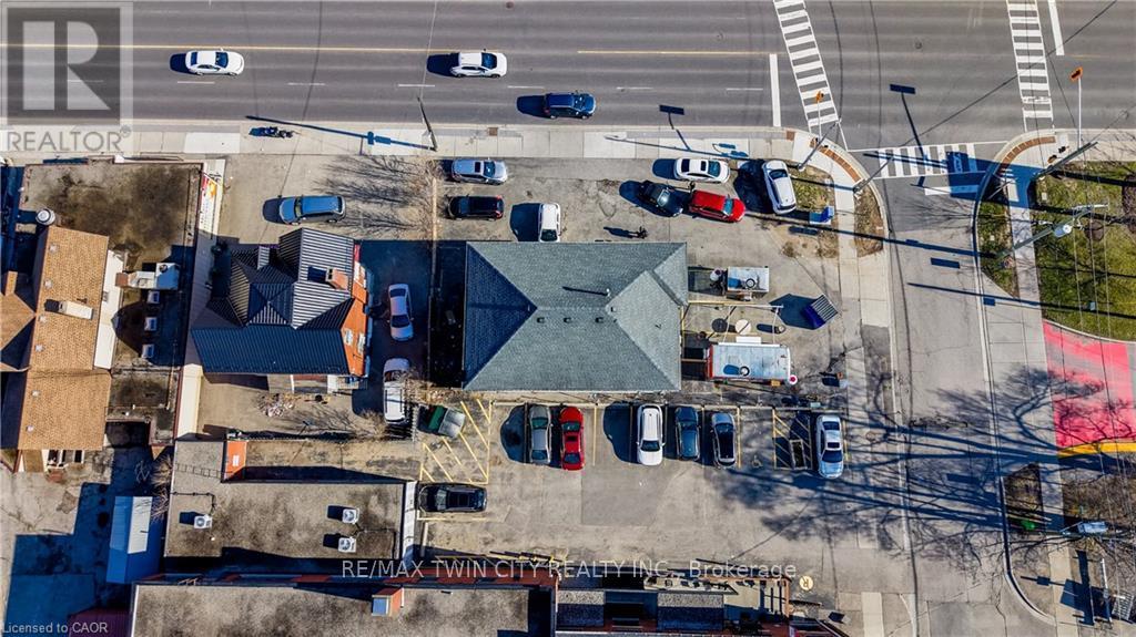 150 VICTORIA STREET N