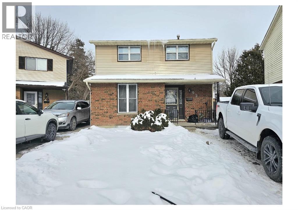 Photo 1 of 34 — 92 COPPERFIELD Crescent, Chatham, ON N7M5X6
