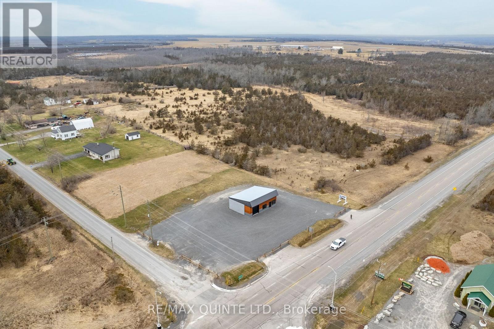 Photo 1 of 30 — 2925 HIGHWAY 62 S, Prince Edward County (Sophiasburg Ward), ON K0K1A0