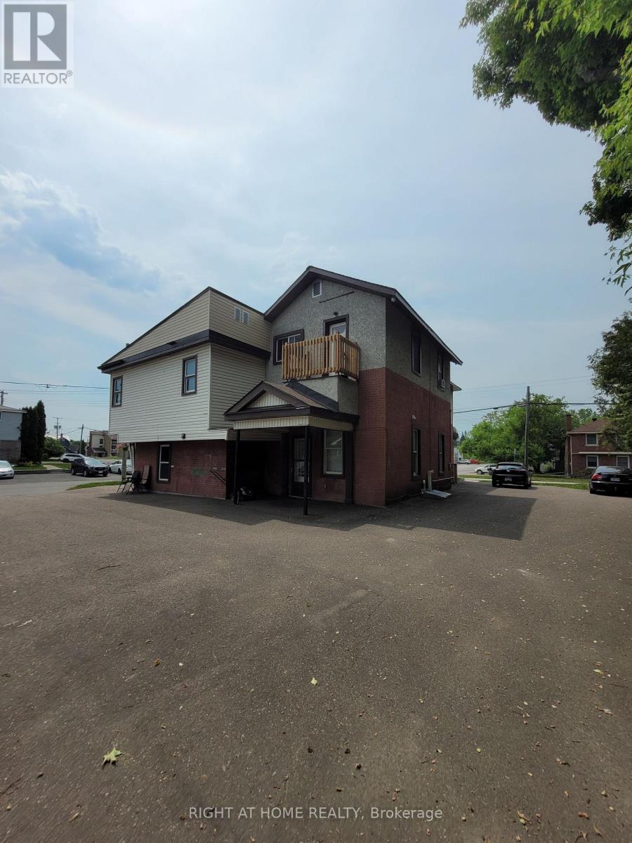 229 ELGIN STREET W