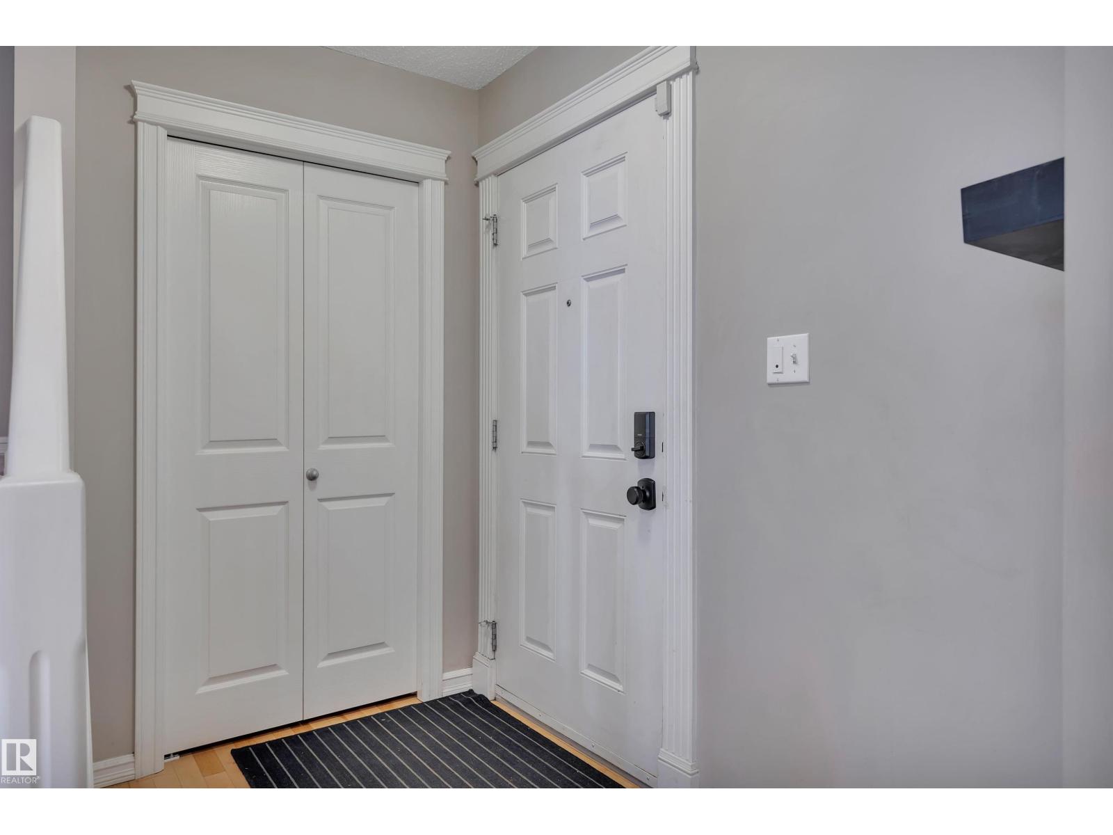 5912 8 AV SW