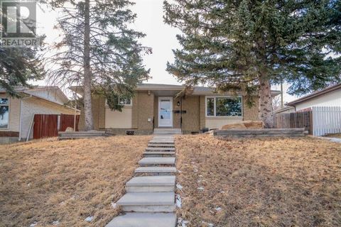 7615 Hunterview Drive NW Calgary AB T2K4P7