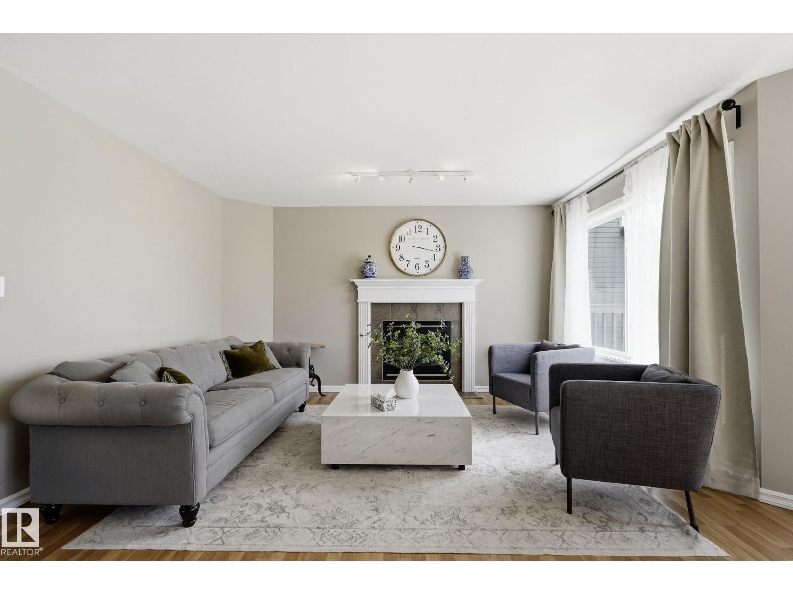 3327 32 AV NW