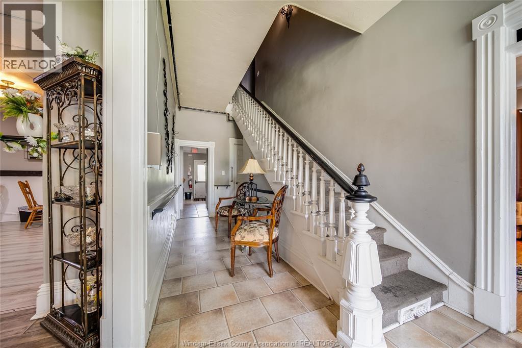 122 TALBOT ST. S