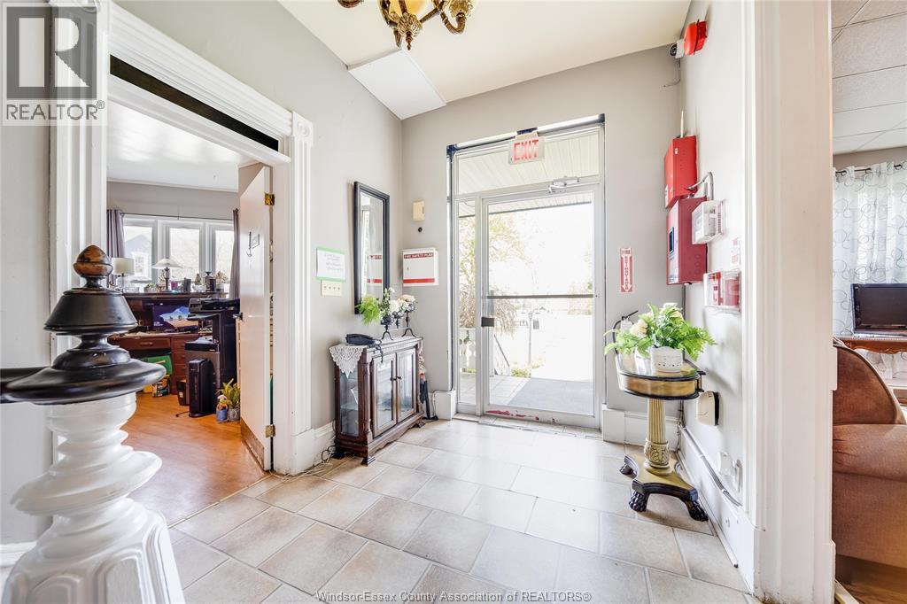 122 TALBOT ST. S