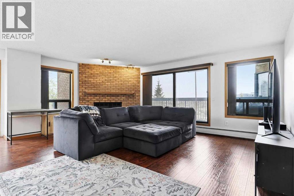805, 320 Meredith Road NE