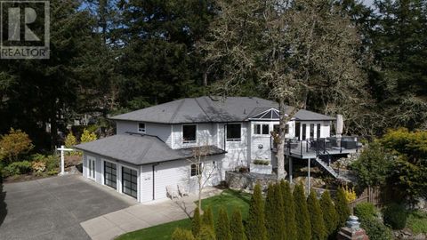 1006 Pheasantwood Pl Saanich BC V8X4Z3