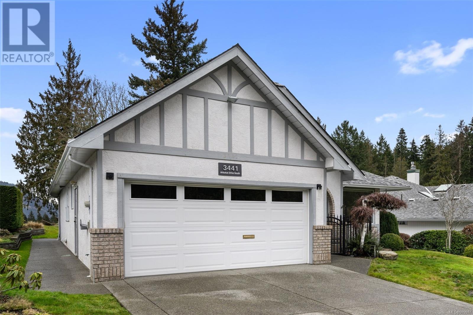 3441 Arbutus Dr S