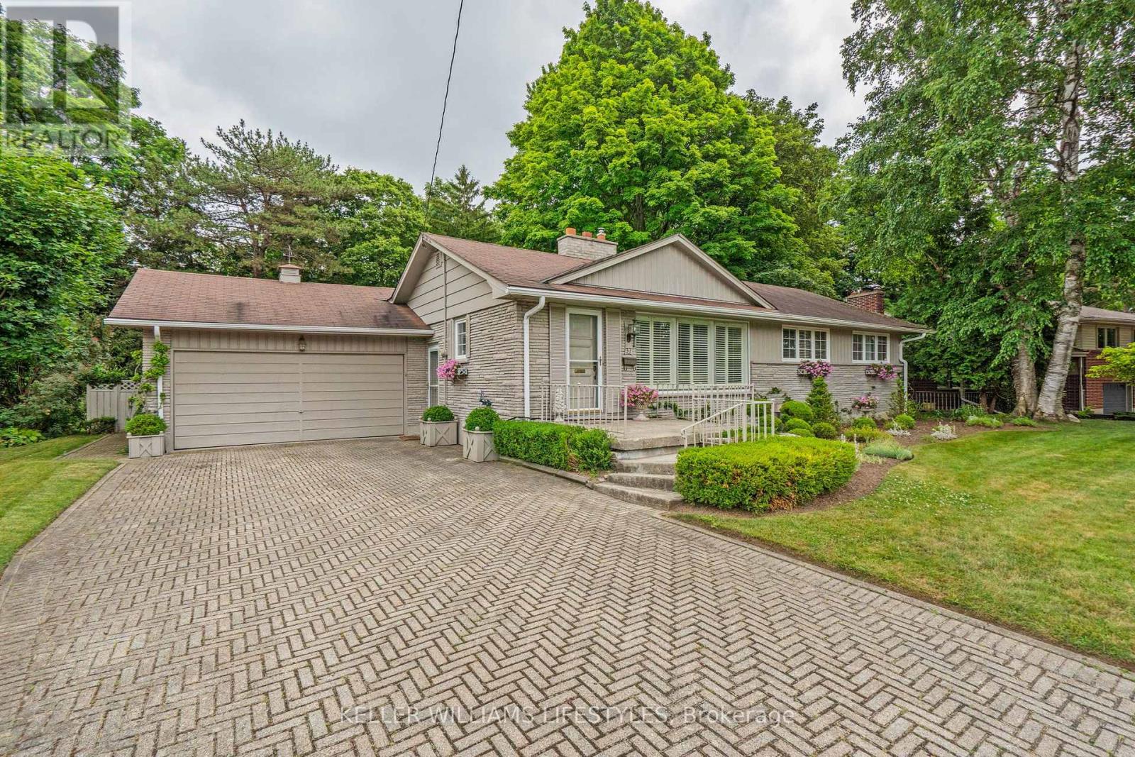 37 BLOOMFIELD DRIVE
