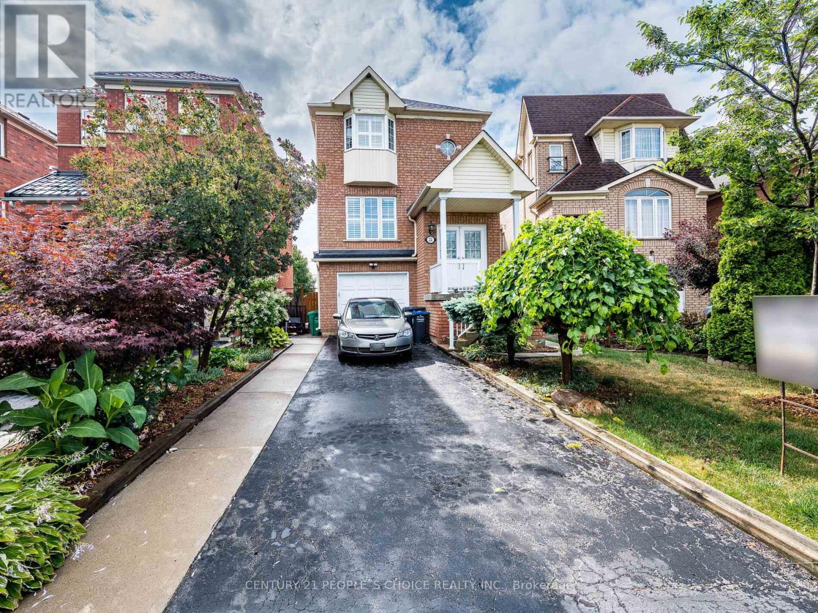22 DOMENICO CRESCENT