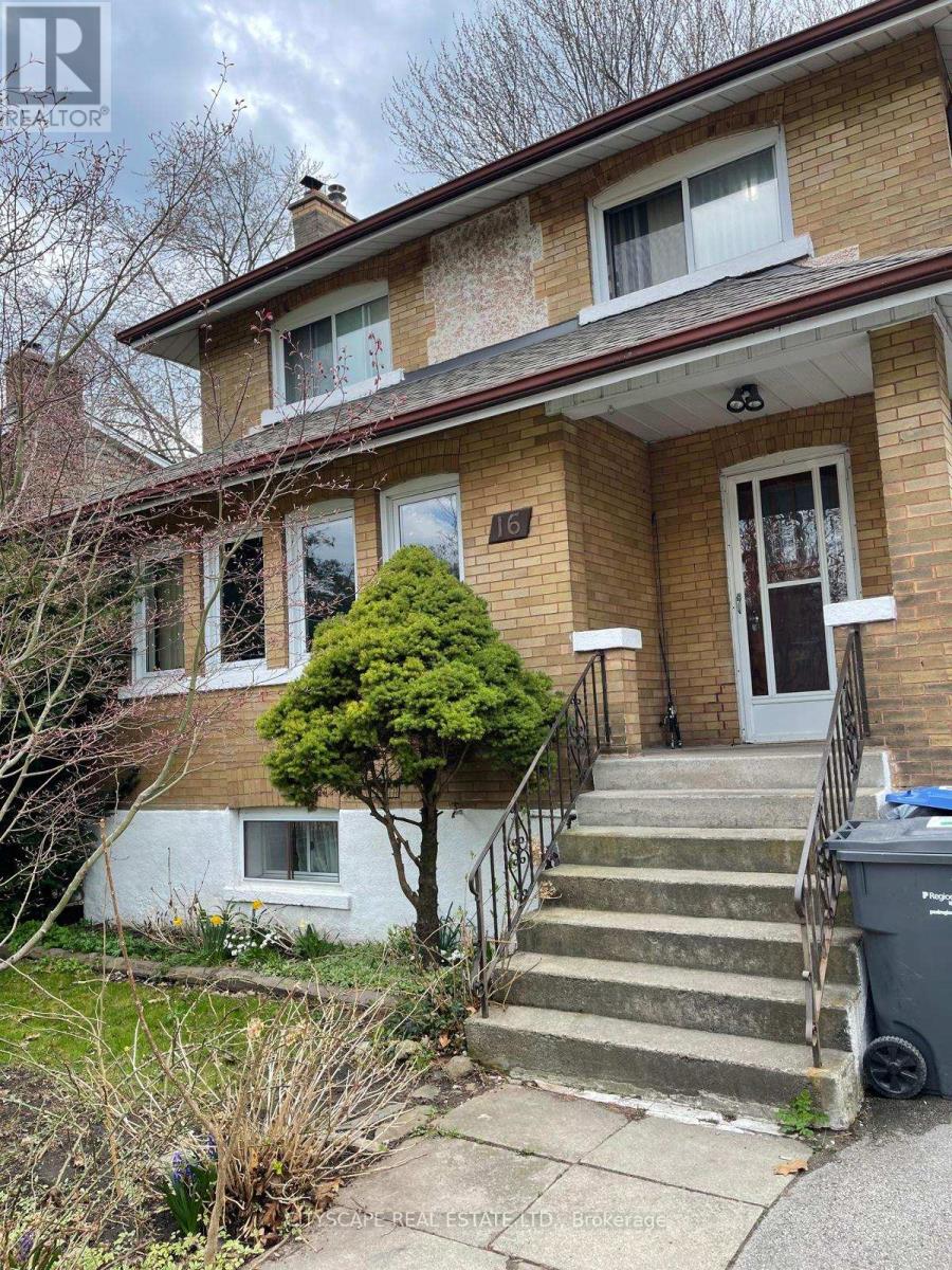 16 OAKWOOD AVENUE N