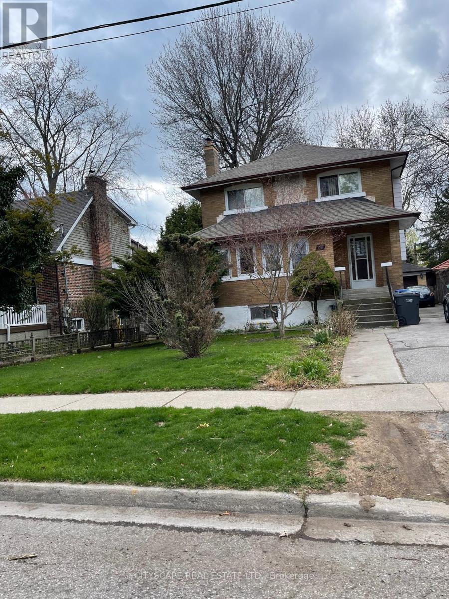 16 OAKWOOD AVENUE N