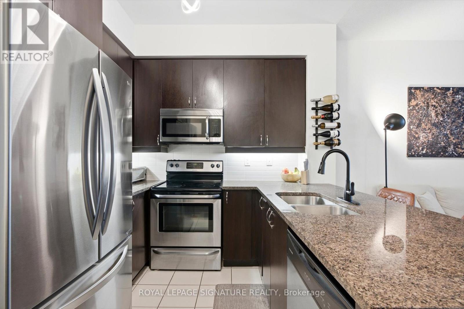 527 - 1185 THE QUEENSWAY